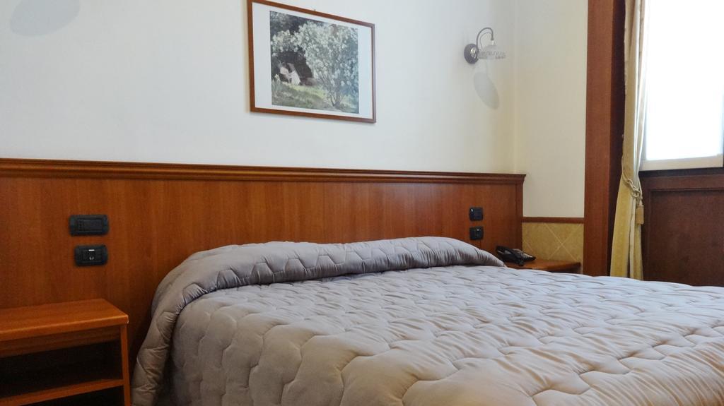 Hotel Astrid ميلان المظهر الخارجي الصورة